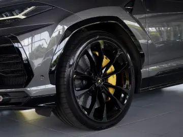 LAMBORGHINI Urus  23 Zoll  Pano  Keramik  B&O  LUFT