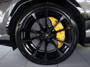 LAMBORGHINI Urus  23 Zoll  Pano  Keramik  B&O  LUFT