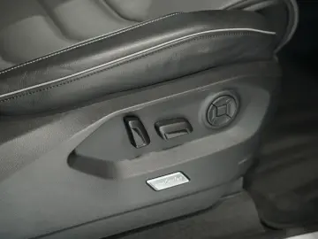 VW Touareg 4M R-Line 1.H  20  AHK  LUFT  Memory