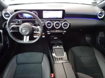 MERCEDES-BENZ CLA 220 4M  AMG Edition Night Pano 360  Distr