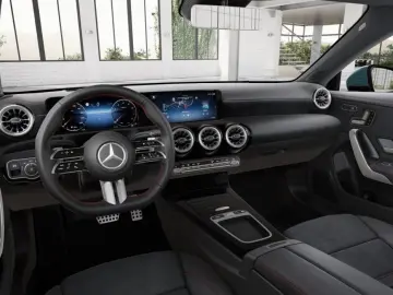 MERCEDES-BENZ CLA 250 4M Cou AMG Pano Distr MLB 18Z Keyless