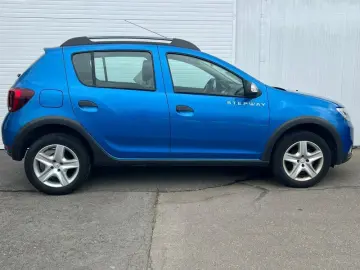 DACIA SANDERO TCe 90 Stepway Celebration