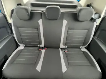 DACIA SANDERO TCe 90 Stepway Celebration