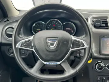 DACIA SANDERO TCe 90 Stepway Celebration