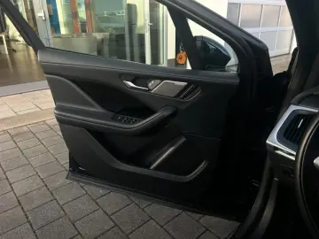 Jaguar I-Pace EV400 AWD