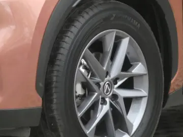 Lexus LBX 1 5 Hybrid FWD Basis   Komfort Paket