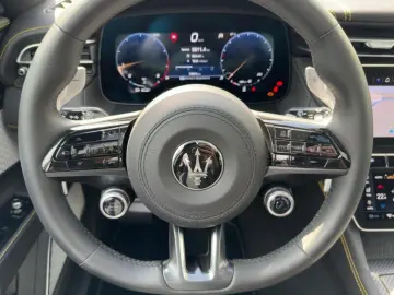 MASERATI Grecale Trofeo 3.0 V6 530HP Pano Carbon
