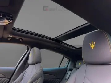 MASERATI Grecale Trofeo 3.0 V6 530HP Pano Carbon