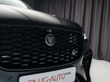 Jaguar F-Pace SVR AWD