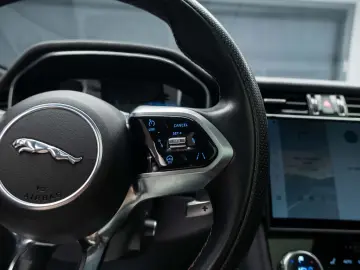 Jaguar F-Pace SVR AWD