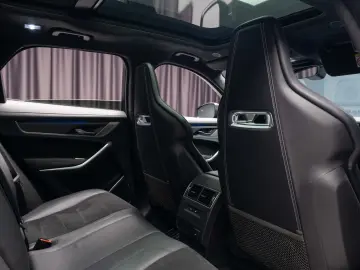 Jaguar F-Pace SVR AWD