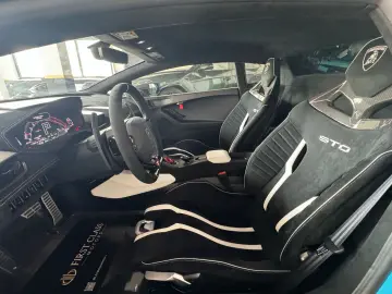LAMBORGHINI Huracán STO Full Carbon Lifting Camera