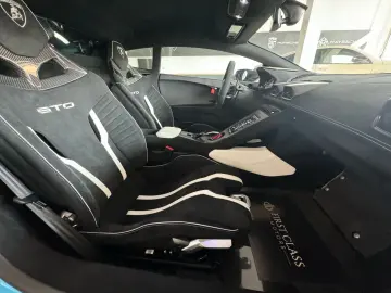 LAMBORGHINI Huracán STO Full Carbon Lifting Camera
