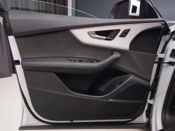 Audi Q8 S line 2024 Garantie 2 ani!