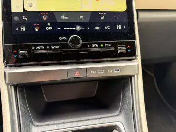Lexus LBX Elegant  Leather White  LED  Camera