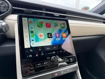 Lexus LBX Elegant  Leather White  LED  Camera