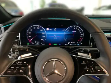 MERCEDES-BENZ E 400 e 4M Limo  EXCLUSIVE MEMO HUD PANO SHZ
