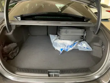 MERCEDES-BENZ E 400 e 4M Limo  EXCLUSIVE MEMO HUD PANO SHZ