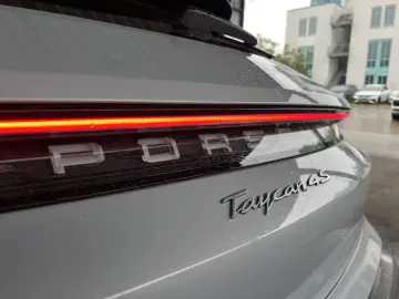 Porsche Taycan Cross Turismo 4 S Performance 21  Alu