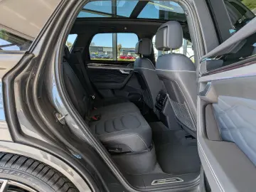 VW Touareg 3.0TDI 4M R-Line VOLL Black 22