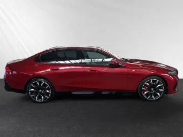 BMW 550e xDrive M Sport Pro AHK Pano 21 LMR