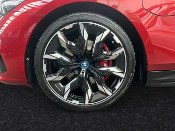 BMW 550e xDrive M Sport Pro AHK Pano 21 LMR
