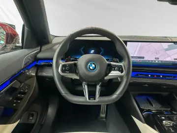 BMW 550e xDrive M Sport Pro AHK Pano 21 LMR