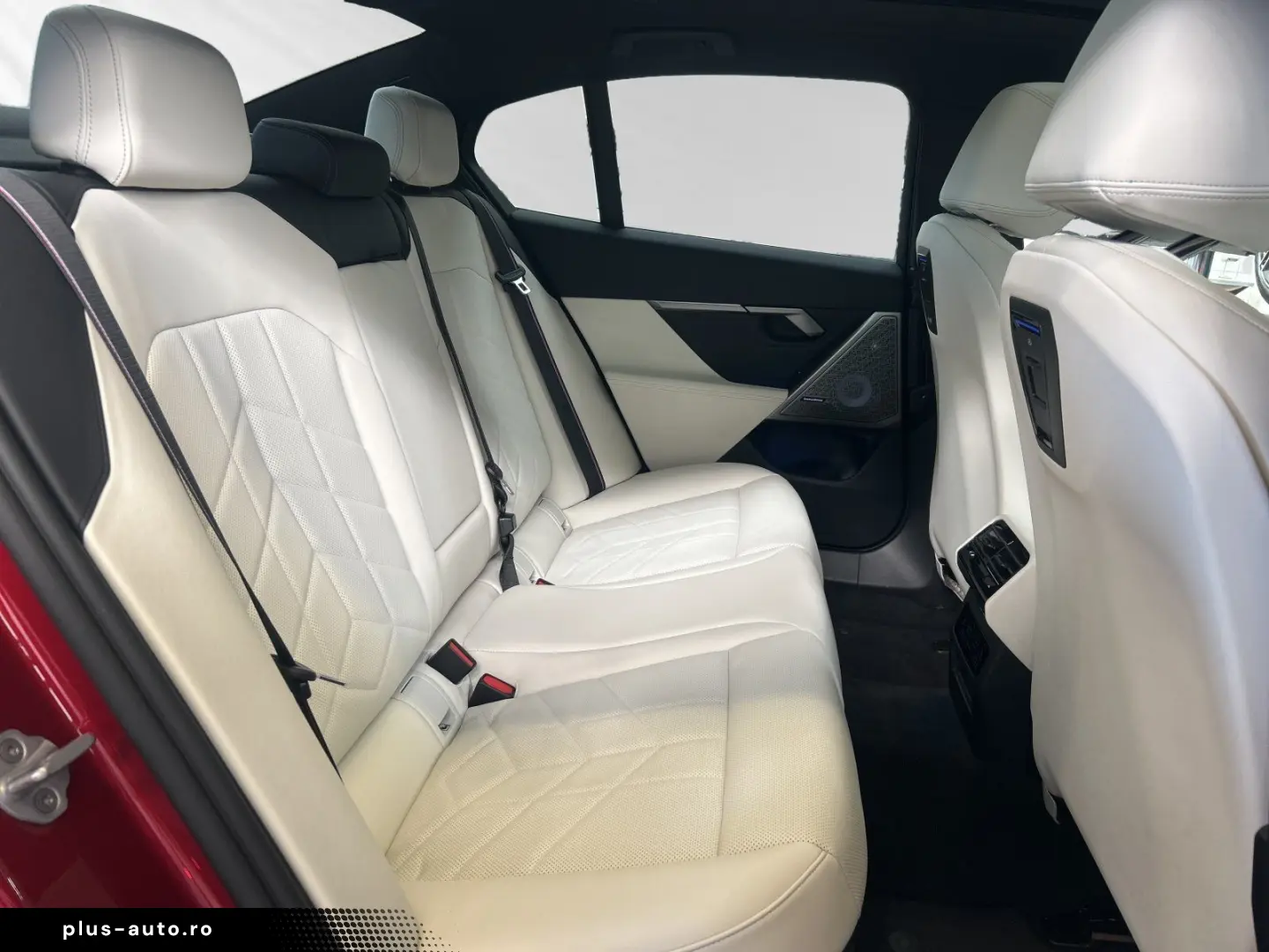 BMW 550e xDrive M Sport Pro AHK Pano 21 LMR