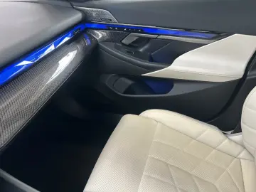 BMW 550e xDrive M Sport Pro AHK Pano 21 LMR