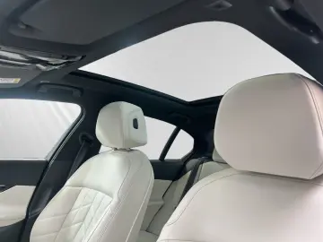 BMW 550e xDrive M Sport Pro AHK Pano 21 LMR