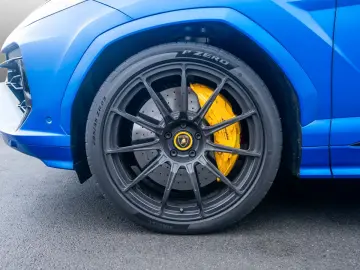 LAMBORGHINI Urus SE   AdPersonam Akra   Lamborghini Nürnberg