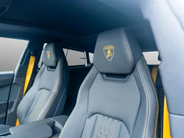 LAMBORGHINI Urus SE   AdPersonam Akra   Lamborghini Nürnberg
