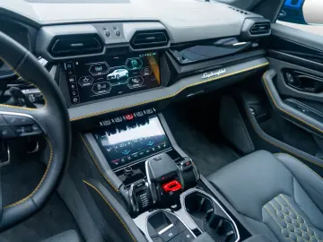 LAMBORGHINI Urus SE   AdPersonam Akra   Lamborghini Nürnberg