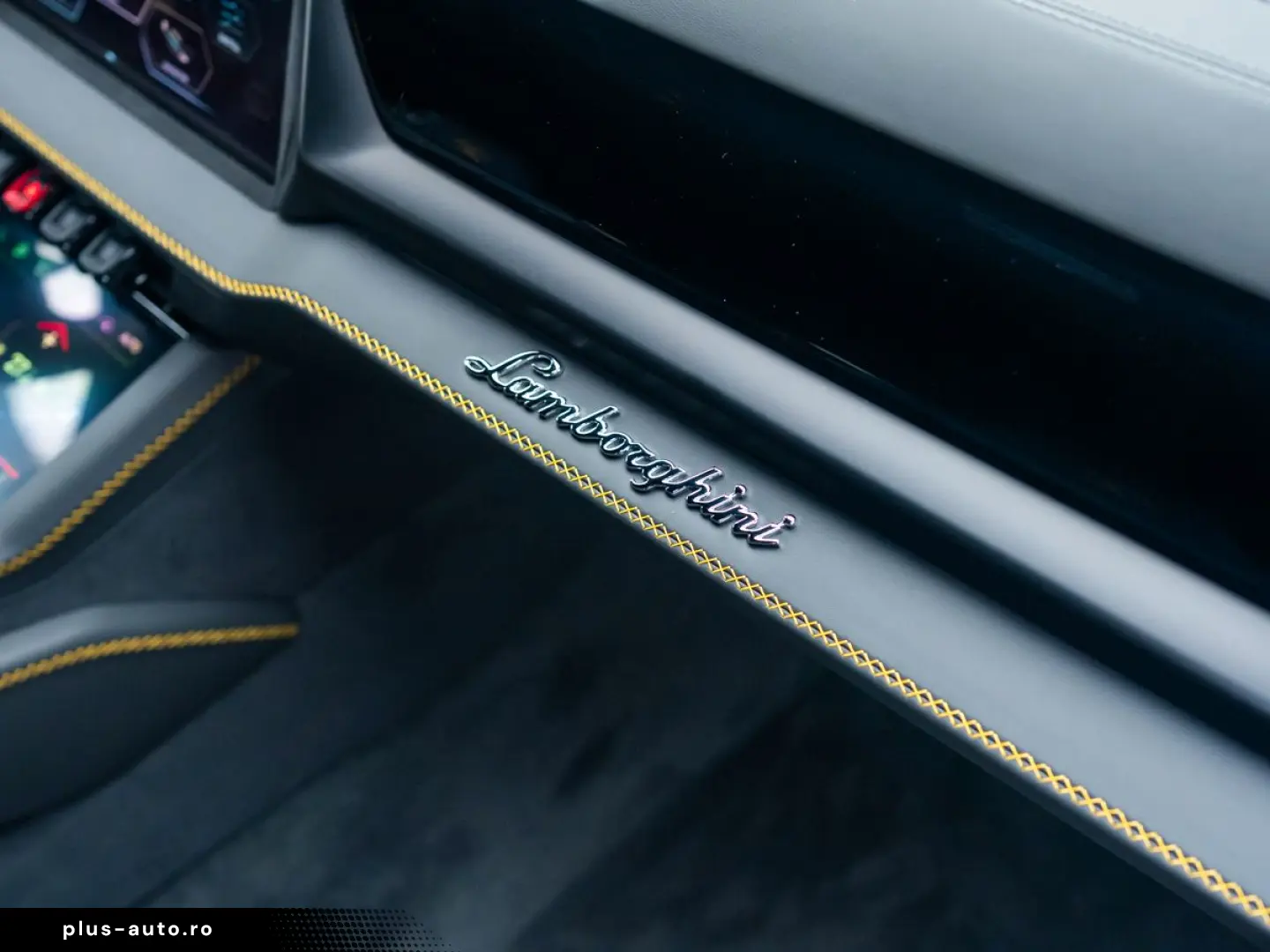 LAMBORGHINI Urus SE   AdPersonam Akra   Lamborghini Nürnberg