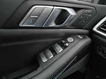 Bmw X-7