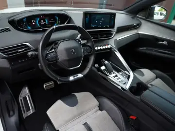 Peugeot 3008 PHEV 300 EAT8 4X4 Allure Pack
