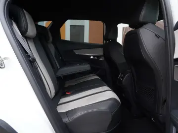 Peugeot 3008 PHEV 300 EAT8 4X4 Allure Pack