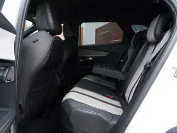 Peugeot 3008 PHEV 300 EAT8 4X4 Allure Pack