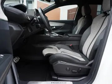 Peugeot 3008 PHEV 300 EAT8 4X4 Allure Pack