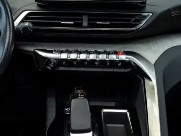 Peugeot 3008 PHEV EAT8 4X4 GT Pack