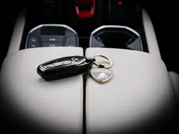 LAMBORGHINI Urus SE Verde Hydra  Panoramic Roof