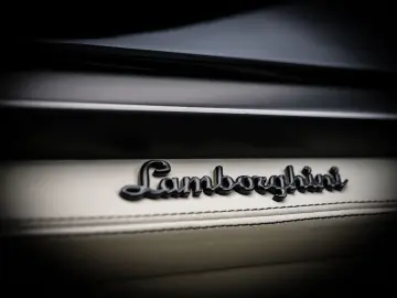 LAMBORGHINI Urus SE Verde Hydra  Panoramic Roof