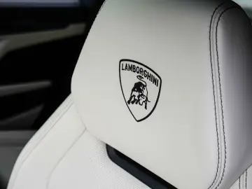 LAMBORGHINI Urus SE Verde Hydra  Panoramic Roof