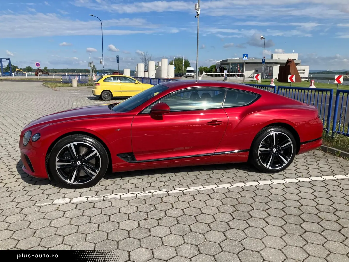 BENTLEY Continental GT Speed  ROTATING B&O PIANO WOOD