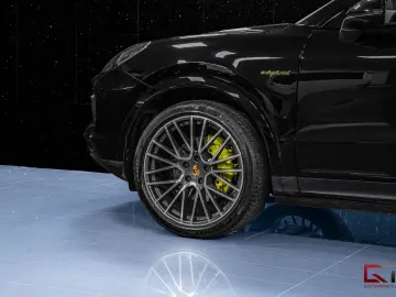 PORSCHE Cayenne E-Hyb Coupé Platinum Edt 22  Pano HuD