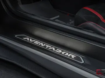 LAMBORGHINI Aventador SVJ Carbon Lifting Camera NOVITEC
