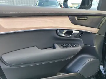 VOLVO XC90 T8 Plus Dark Plug-In Hybrid AWD 7-Sitzer Na