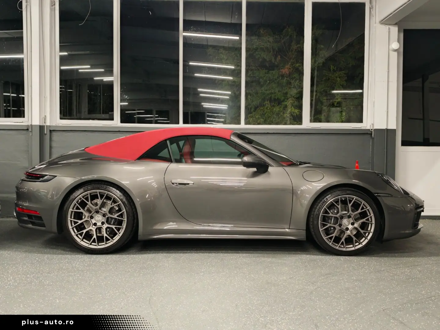 PORSCHE 992 CABRIO 6 TKM   BRD   APPROVED   21 ZOLL