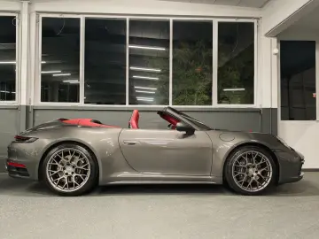 PORSCHE 992 CABRIO 6 TKM   BRD   APPROVED   21 ZOLL