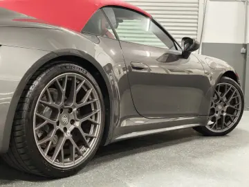 PORSCHE 992 CABRIO 6 TKM   BRD   APPROVED   21 ZOLL